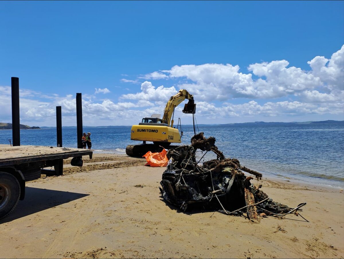 Car wreckage removed from Pouto Point